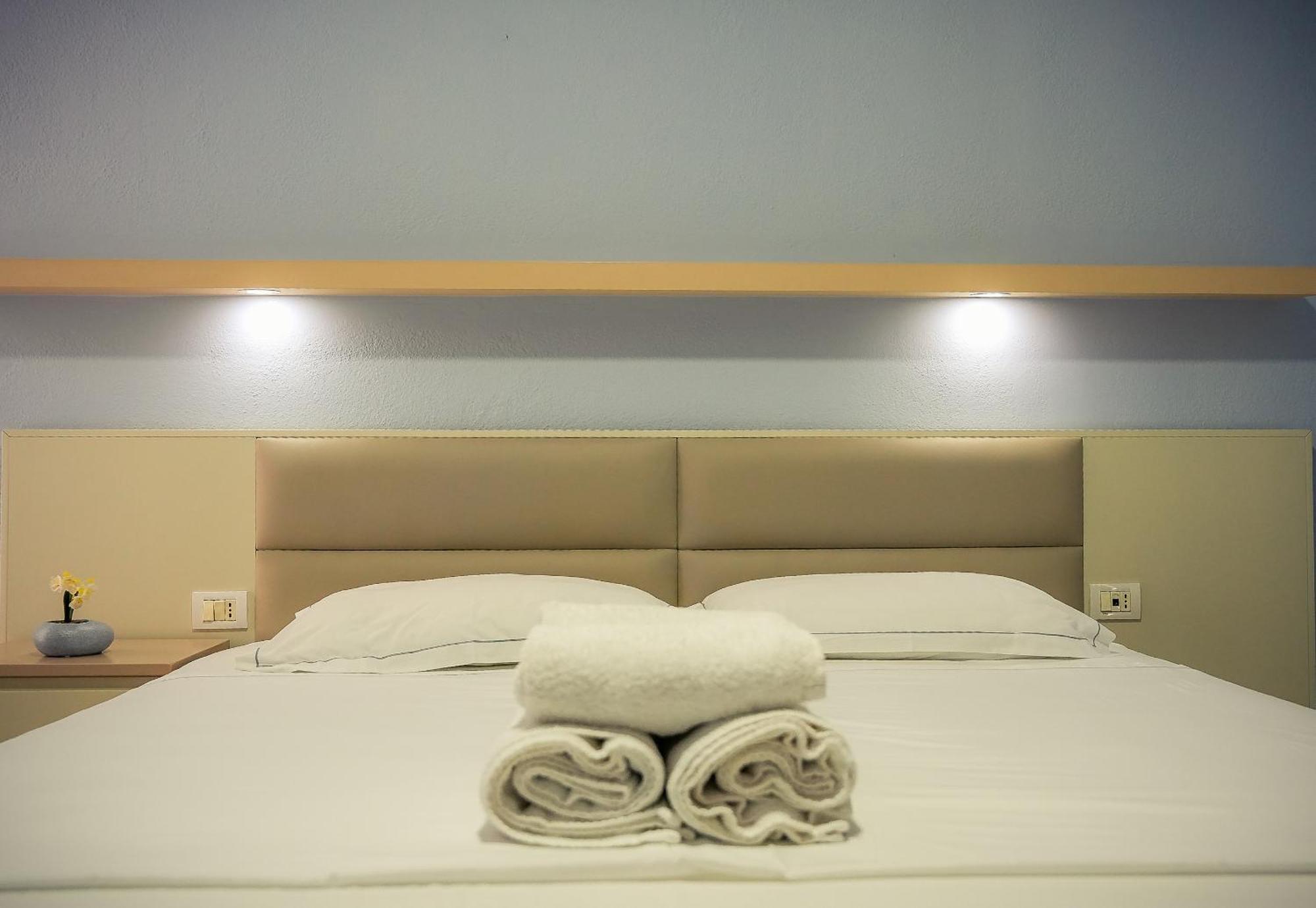 Hotel Andi Durrës Extérieur photo