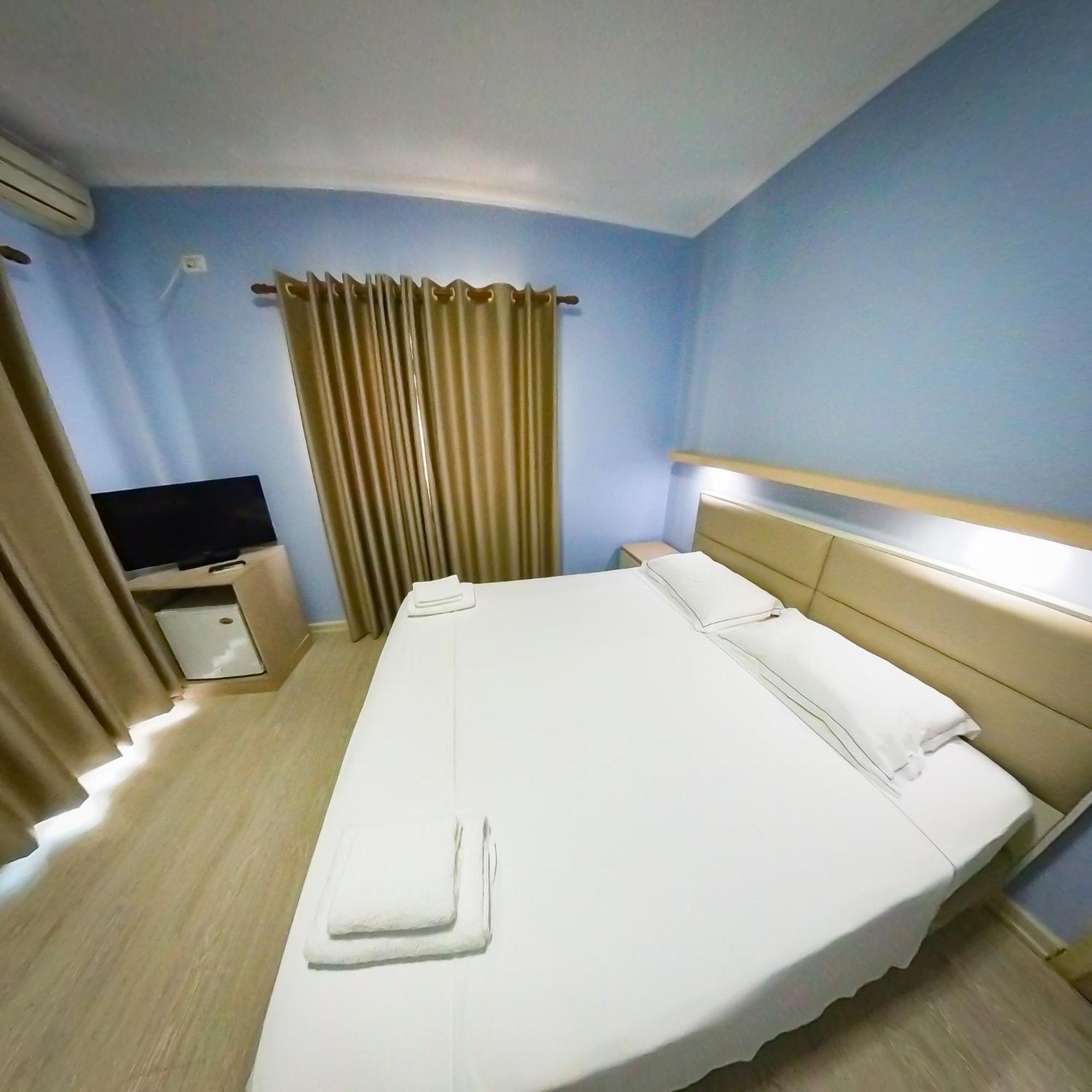 Hotel Andi Durrës Extérieur photo