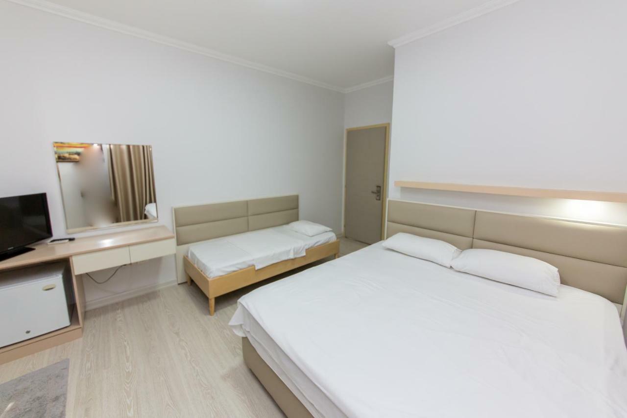Hotel Andi Durrës Extérieur photo
