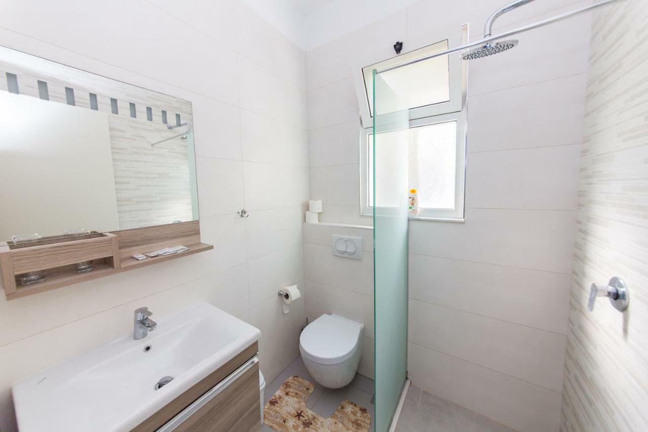 Hotel Andi Durrës Extérieur photo